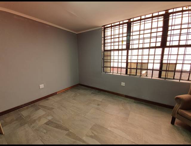 990M² WORKSHOP FOR SALE IN OPHIRTON